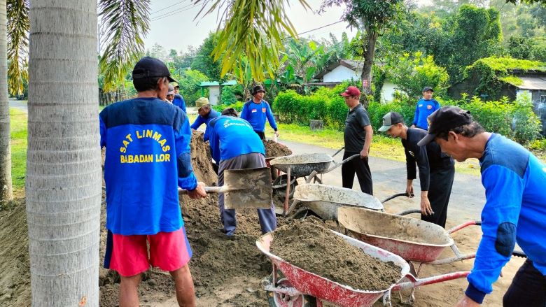 Giat Jumat Bersama SatLinmas dan Perangkat Desa Babadan Lor