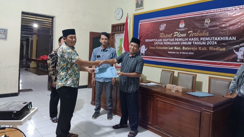 Rapat Pleno Terbuka Rekapitulasi Daftar Pemilih Hasil Pemutakhiran (DPHP) Pemilu 2024